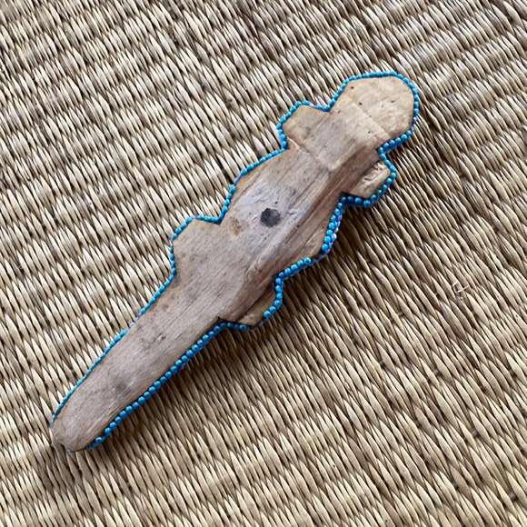 Vintage Folk Art beaded chameleon - Picture 2 of 5